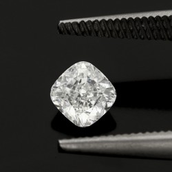 0.53 ct. GIA-gecertificeerde natuurlijke diamant.