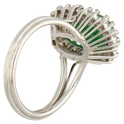 No Reserve - 14K Witgouden vintage entourage ring bezet met ca. 2.50 ct. smaragd en diamant.