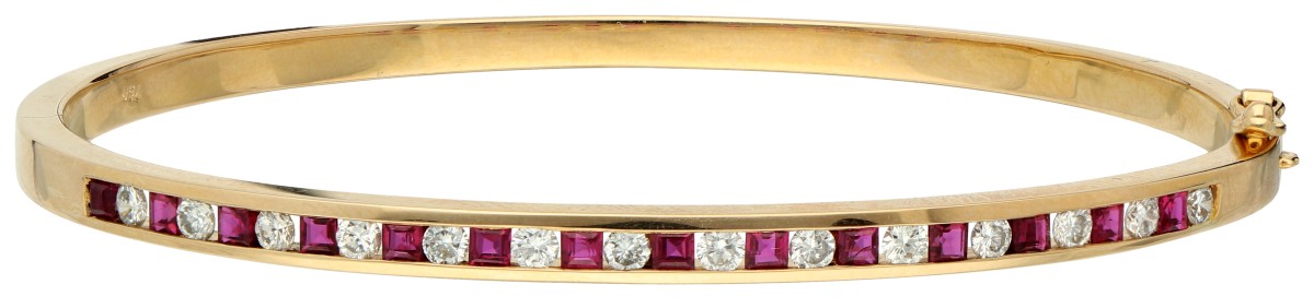 No Reserve - 18K Geelgouden bangle armband bezet met ca. 0.49 ct. diamant en robijn.