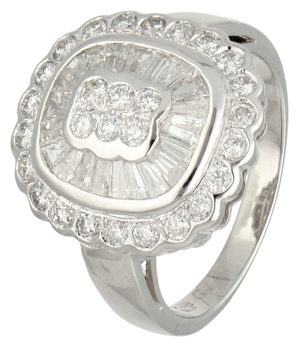 No Reserve - 18K Witgouden entourage ring met ca. 0.69 ct. diamant.