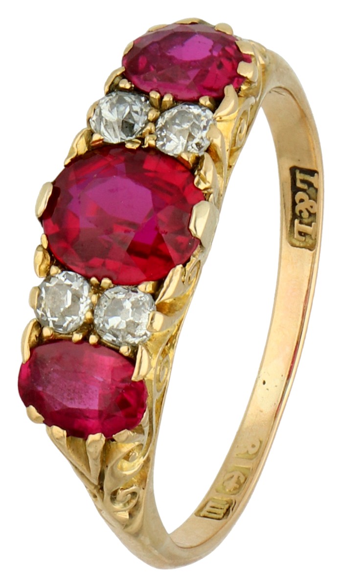 No Reserve - 18K Geelgouden Engelse drie-steens ring bezet met synthetisch robijn en oud slijpsel diamant.