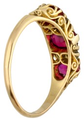 No Reserve - 18K Geelgouden Engelse drie-steens ring bezet met synthetisch robijn en oud slijpsel diamant.