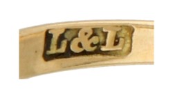 No Reserve - 18K Geelgouden Engelse drie-steens ring bezet met synthetisch robijn en oud slijpsel diamant.