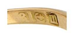 No Reserve - 18K Geelgouden Engelse drie-steens ring bezet met synthetisch robijn en oud slijpsel diamant.