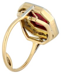 No Reserve - 14K Geelgouden Art Deco-stijl ring met Verneuil robijn en roos diamant.