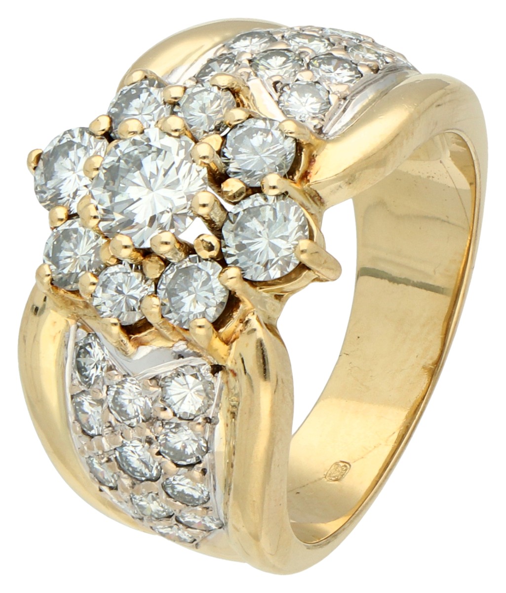 No Reserve - 18K Geelgouden entourage ring bezet met ca. 1.50 ct. diamant.