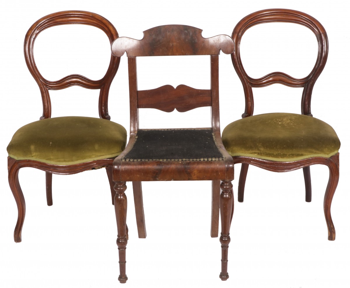 Een lot van (3) diverse stoelen, Holland, 19e eeuw en later.
