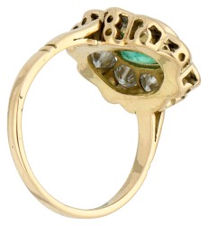 No Reserve - 18K Geelgouden entourage ring bezet met synthetische smaragd en ca. 0.80 ct. diamant