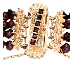 No Reserve - Vierrijige armband met granaat en 14K roségouden slot.