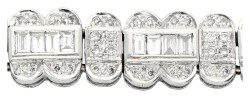 18K Witgouden schakel armband bezet met ca. 3.88 ct. diamant.