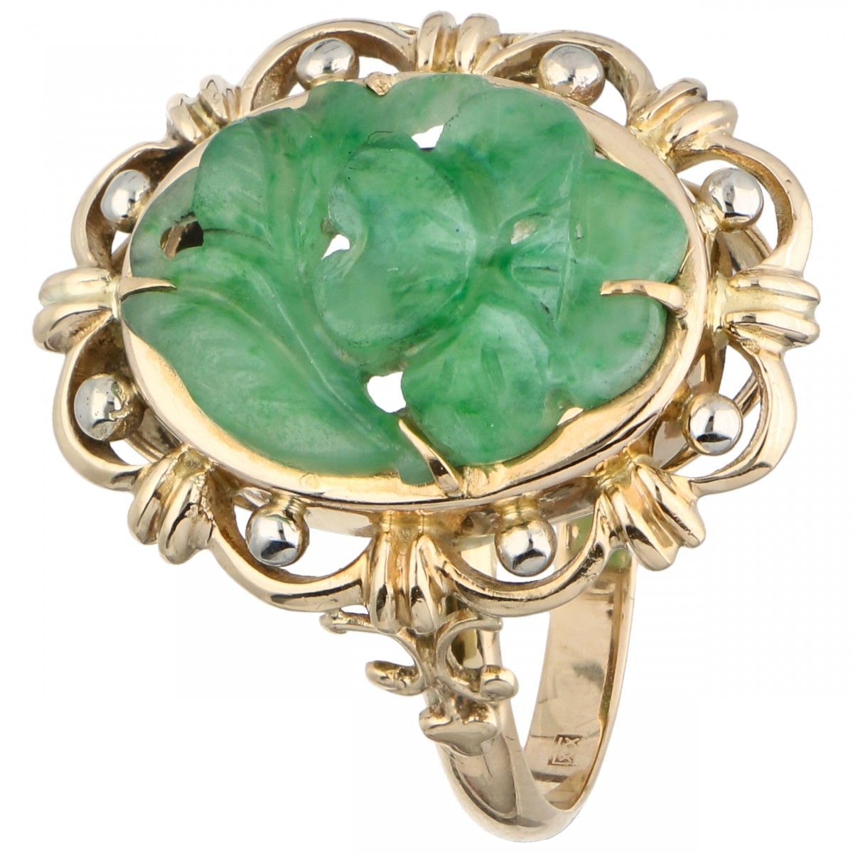 Geelgouden ovale opengewerkte ring bezet met bloemvormig gesneden jade - 14 kt.