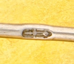 No Reserve - 18K Geelgouden antieke herinnerings broche van brandend hart uit 1866.