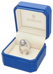 No Reserve - Damiani 18K witgoudenring bezet met cultivé parel en diamant.