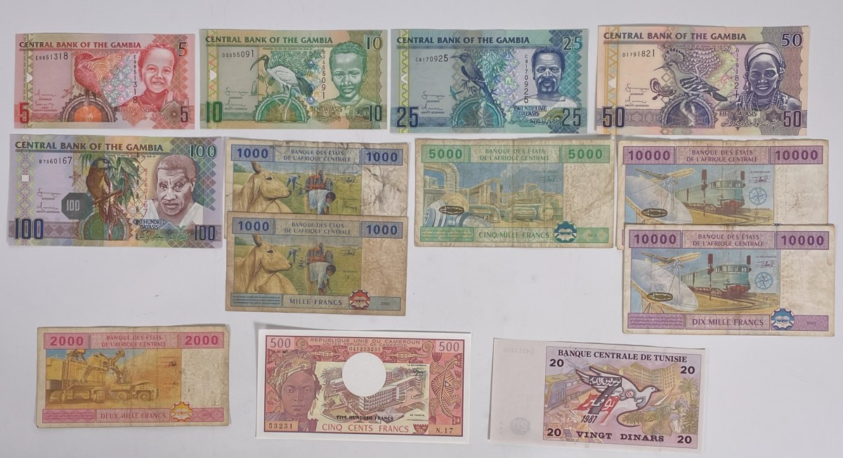 World. Lot 13 banknotes. Banknote. Type ND. - Extremely fine / UNC.