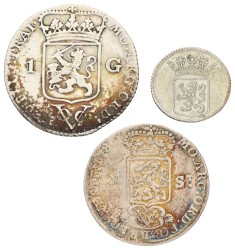 Lot (3) Halve duit (zilveren afslag), halve gulden & gulden. V.O.C. 1755 & 1786. Gemiddeld Zeer Fraai.