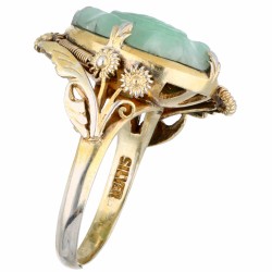 Verguld zilveren ring bezet met gesneden jade - 835/1000.