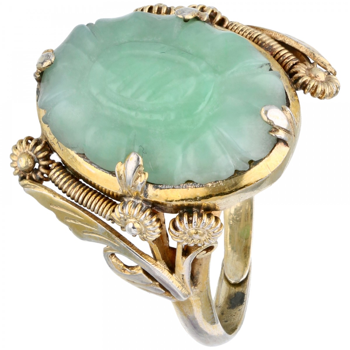 Verguld zilveren ring bezet met gesneden jade - 835/1000.