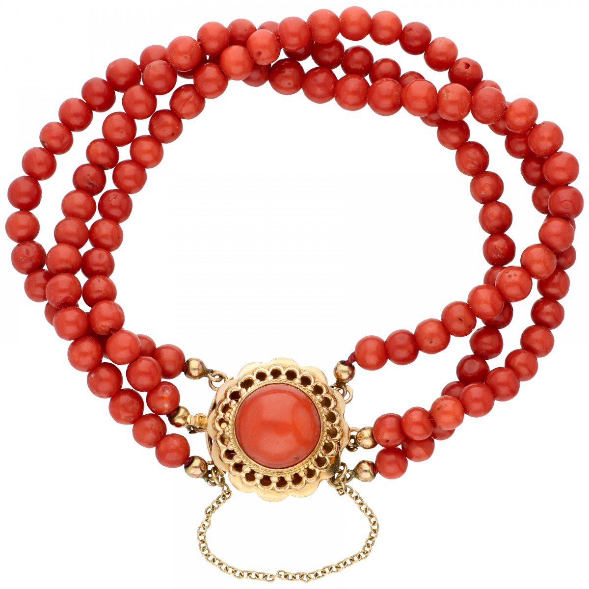 Drierijige bloedkoralen armband met een opengewerkte geelgouden sluiting - 14 kt.