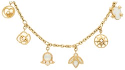 Dior 18K geelgouden 'Rose des Vents' collier met parelmoeren bedels.