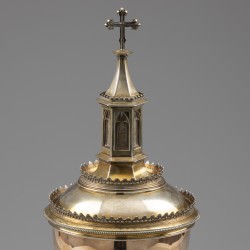 Ciborie, Karel Nicolaas zur Mühlen / Jos Jonkergouw, 's-Hertogenbosch 1919, 14 kt goud / zilver.