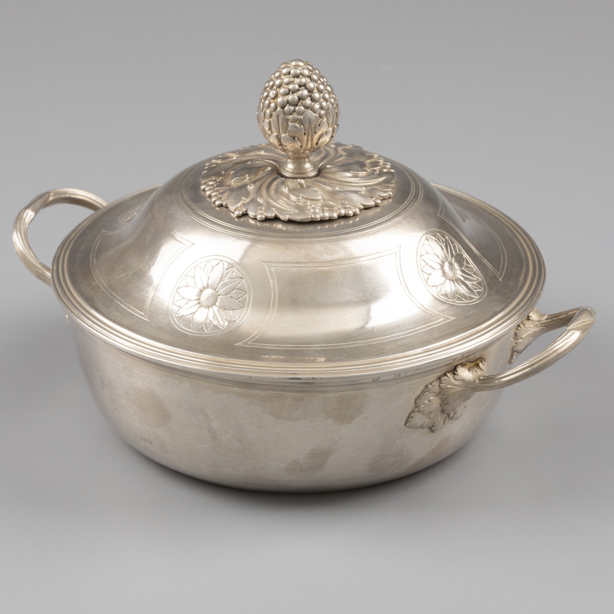 Ecuelle met deksel, Parijs 1785, zilver.