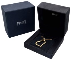 Piaget 18K geelgouden collier met hart hanger bezet met ca. 0.13 ct. diamant.