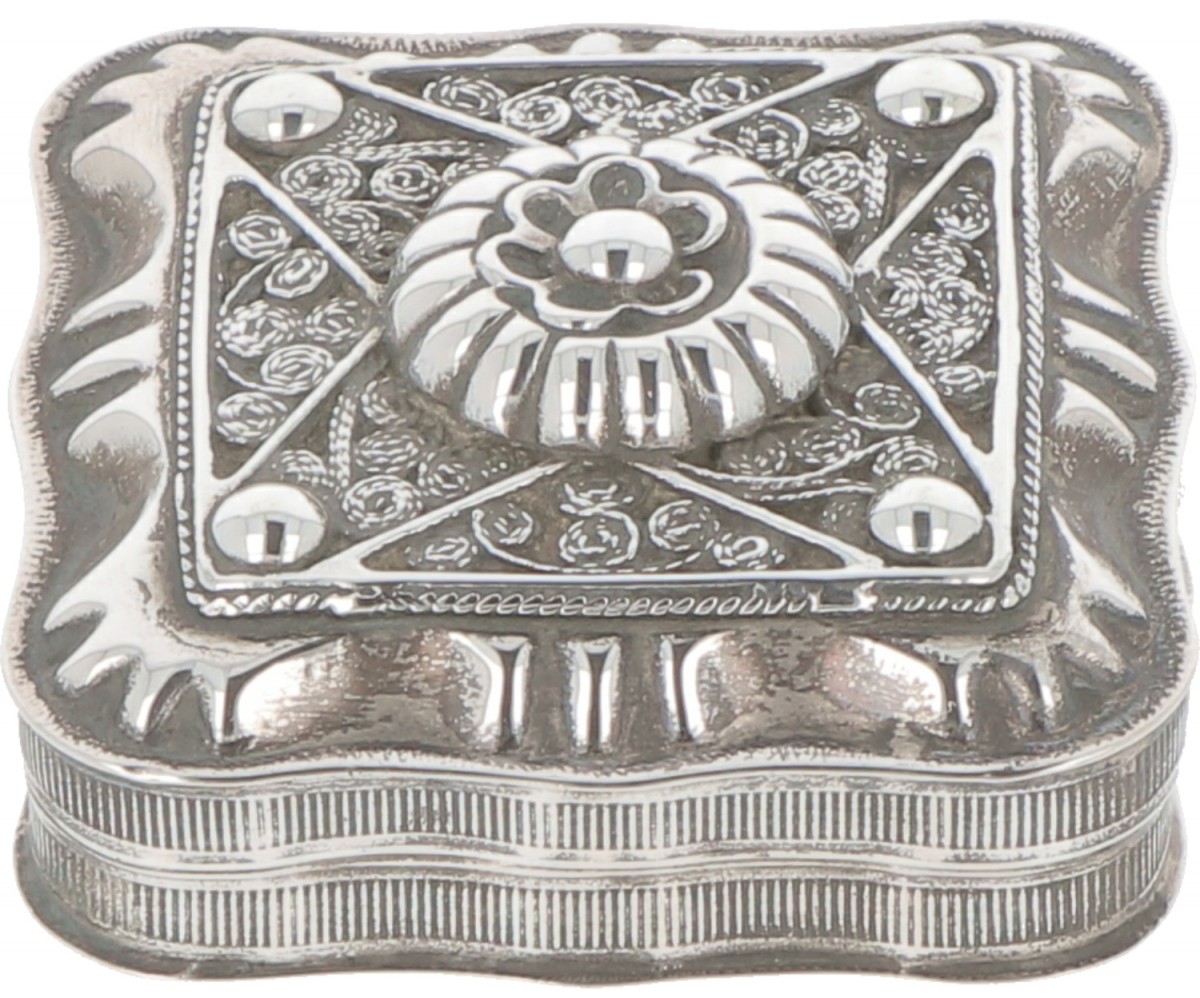 Pepermuntdoosje zilver.