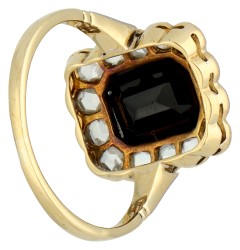 14K Geelgouden entourage ring bezet met simili en roosdiamant.