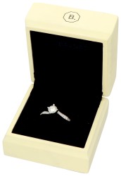 Baunat 18K witgouden shoulder ring met IGI gecertificeerde diamant van 0.72 ct.