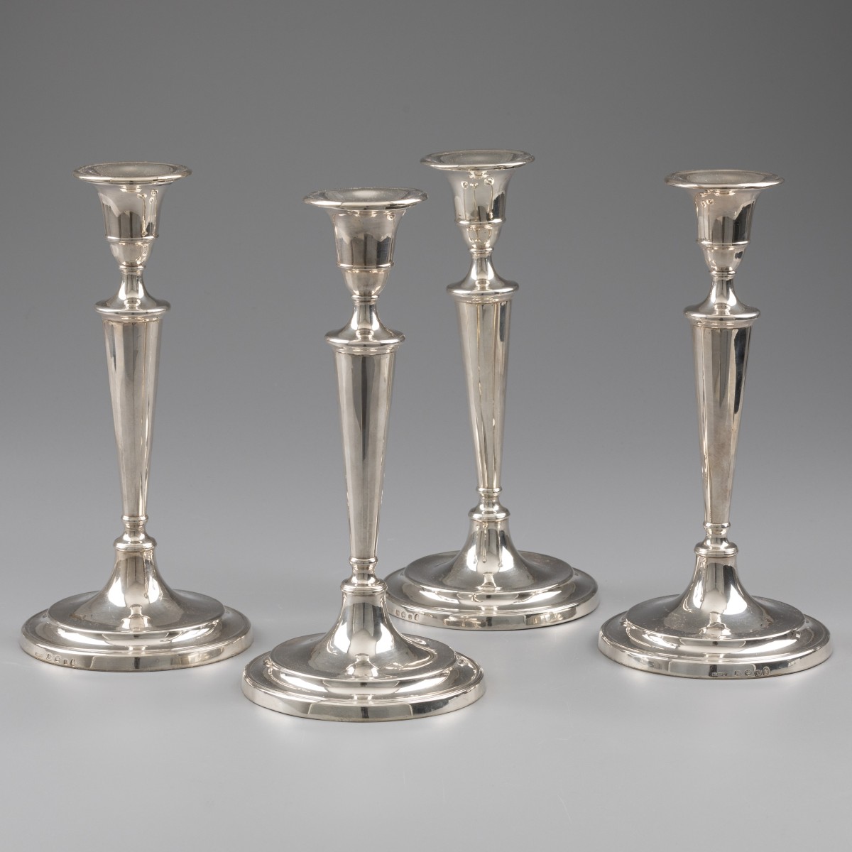 'Georgian silver' kandelaars (4), John Parsons & Co (1783-1793), Sheffield 1790, zilver.