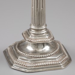 'Georgian silver' kandelaars (2), John Barnard I, Londen 1718, zilver.