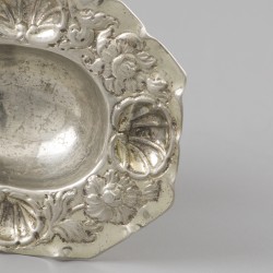 Late renaissance zoutvat, Jan Puytlinck, Roermond ca. 1675, zilver.