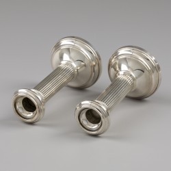 Kandelaars (2), A. Presburg, Haarlem 1991, zilver.