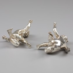 Putti beelden (2), Jean Puiforcat, Parijs ca. 1900, zilver.