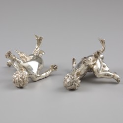 Putti beelden (2), Jean Puiforcat, Parijs ca. 1900, zilver.