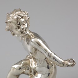 Putti beelden (2), Jean Puiforcat, Parijs ca. 1900, zilver.