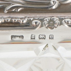 (2) delig lot kaptafeldoosjes zilver.