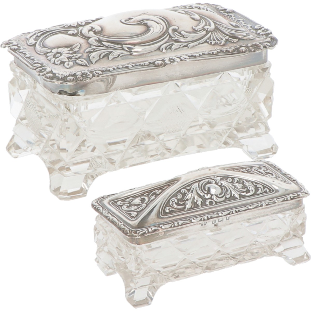 (2) delig lot kaptafeldoosjes zilver.