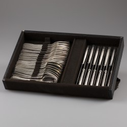 Christofle bestekcassette (100), model Rubans, Parijs ca. 1930-1940, verzilverd.