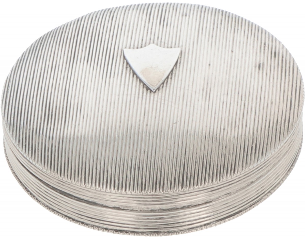 Pepermuntdoosje zilver.