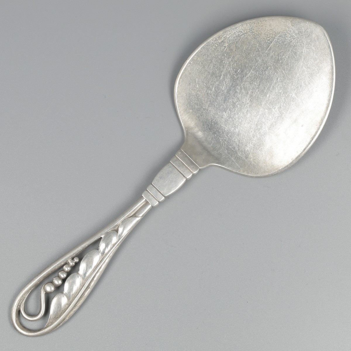 Georg Jensen pastei- / patéschep, model nr. 42, zilver. Ontworpen door Georg Jensen.