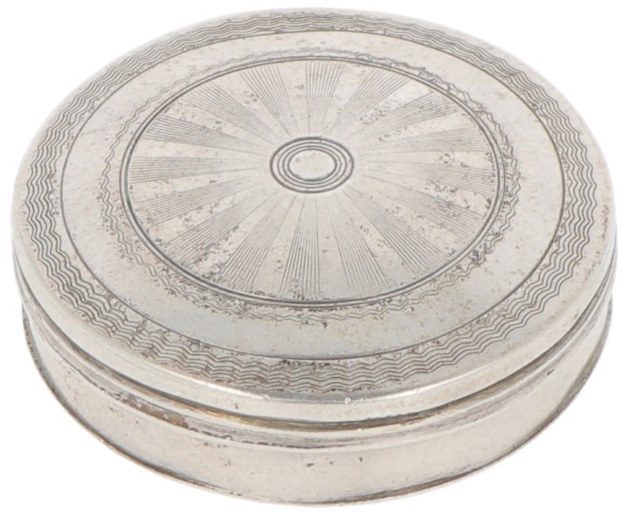 Pepermuntdoosje zilver.