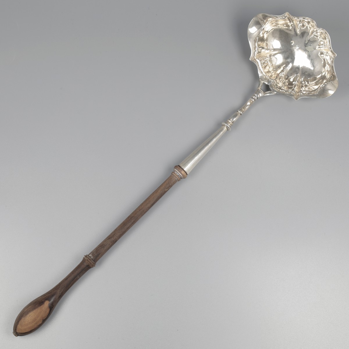 George II punchlepel / bowllepel, Philip Goddard, Londen 1743, zilver.