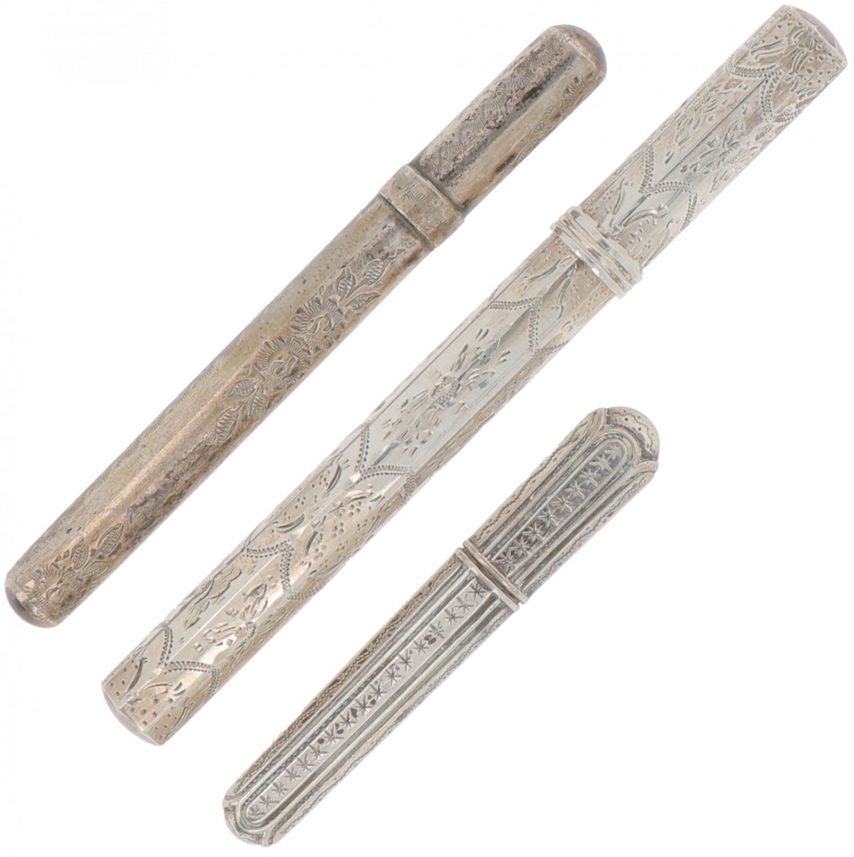 (3) Delig lot Naaldenkokers zilver.