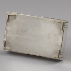 Georg Jensen sigarettendoos, model nr. 843, zilver. Ontworpen door Jørgen Jensen in ca. 1930.