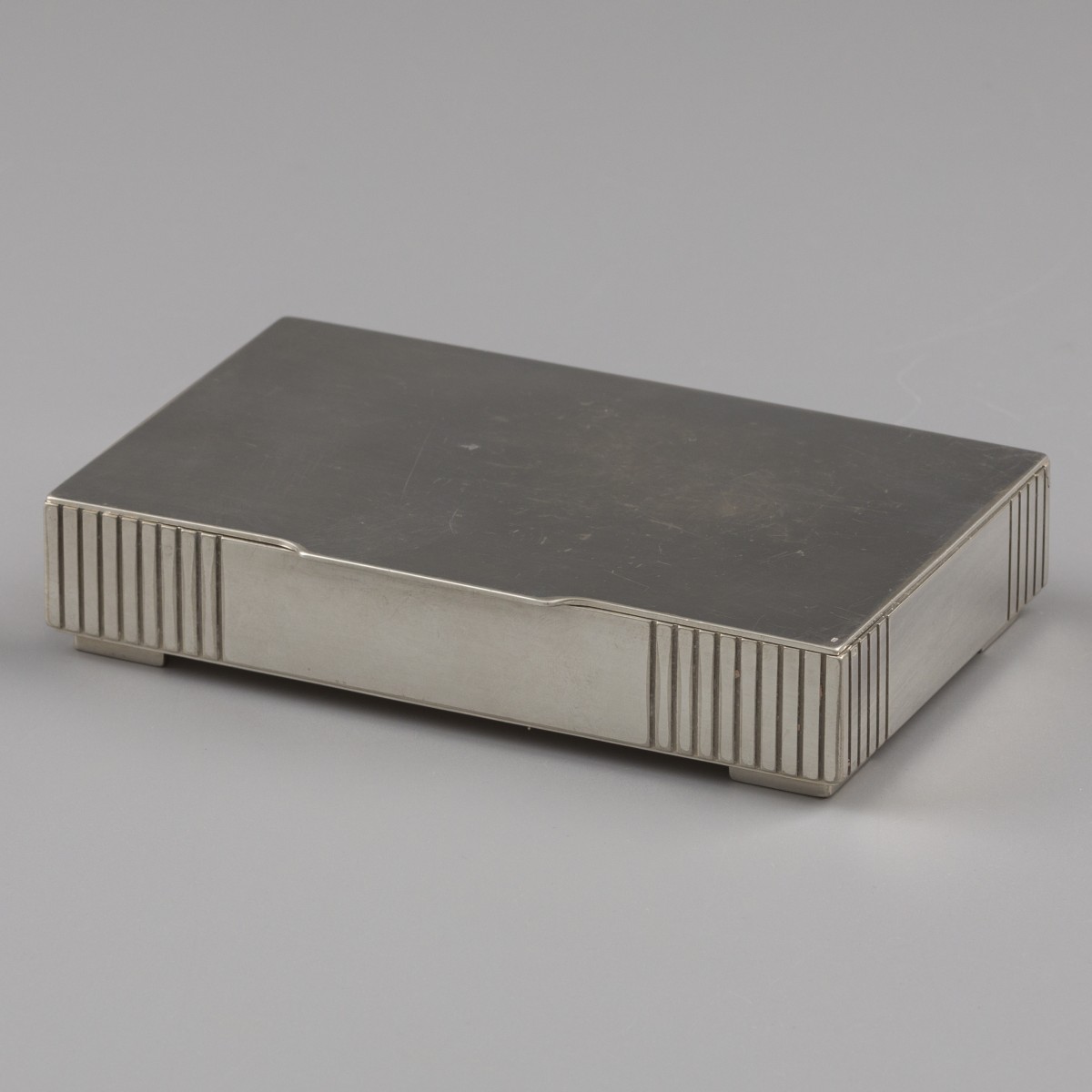 Georg Jensen sigarettendoos, model nr. 843, zilver. Ontworpen door Jørgen Jensen in ca. 1930.