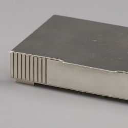 Georg Jensen sigarettendoos, model nr. 843, zilver. Ontworpen door Jørgen Jensen in ca. 1930.