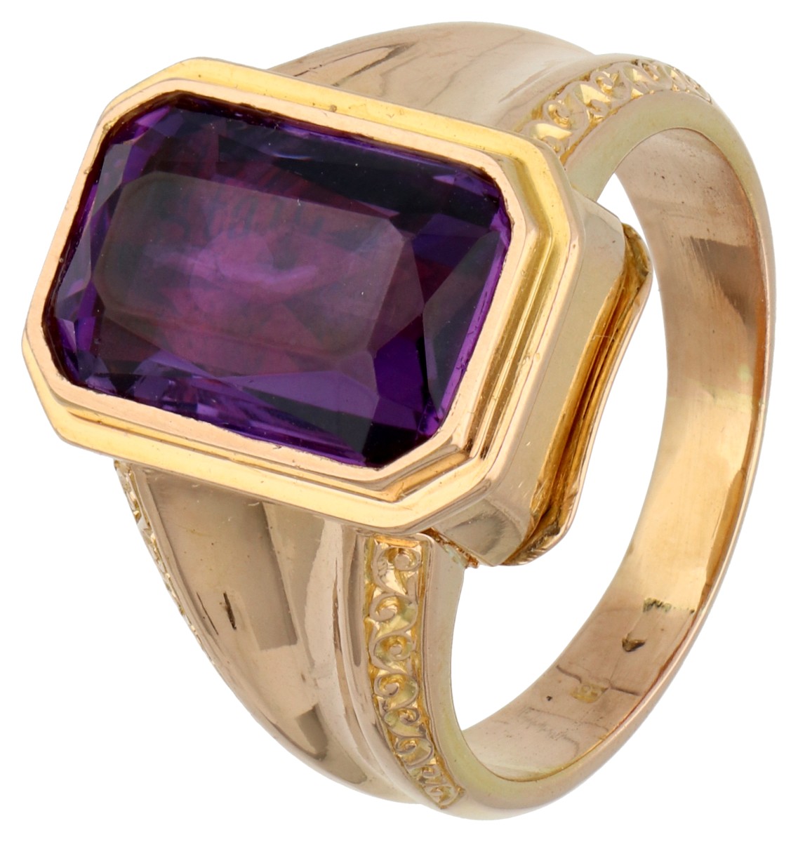 18K Roségouden ring met relikwiehouder bezet met ca. 5.72 ct. amethist.