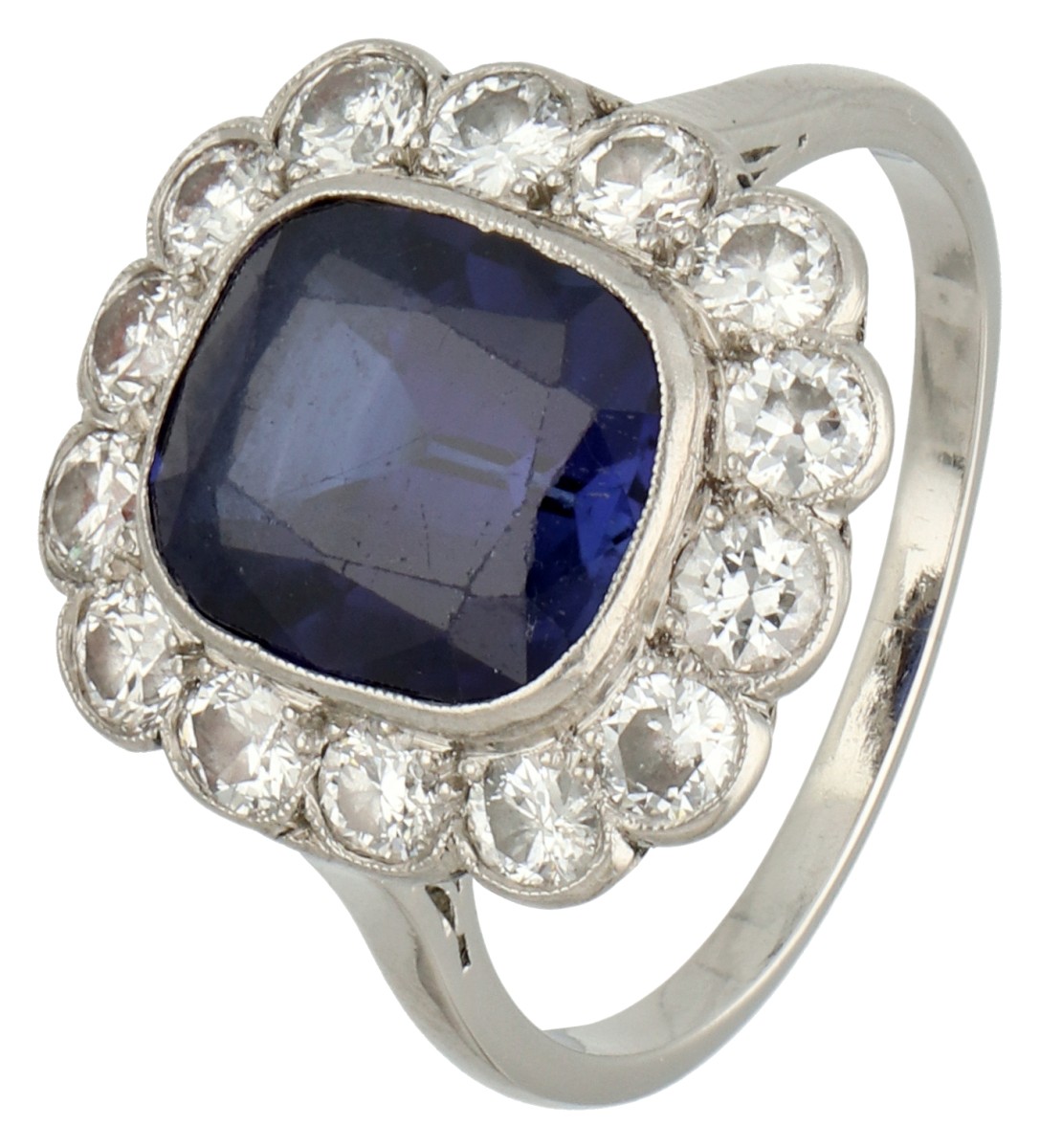 BWG platina entourage ring bezet met ca. 0.42 ct. diamant en synthetisch saffier.