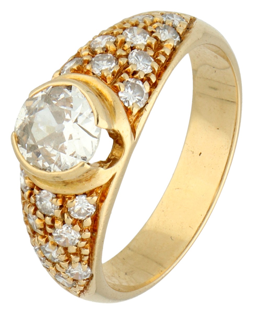 18K Franse geelgouden ring bezet met ca. 0.87 ct. diamanten.